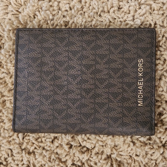 Michael Kors Collection Handbags - Michael Kors Jet Set Travel Passport